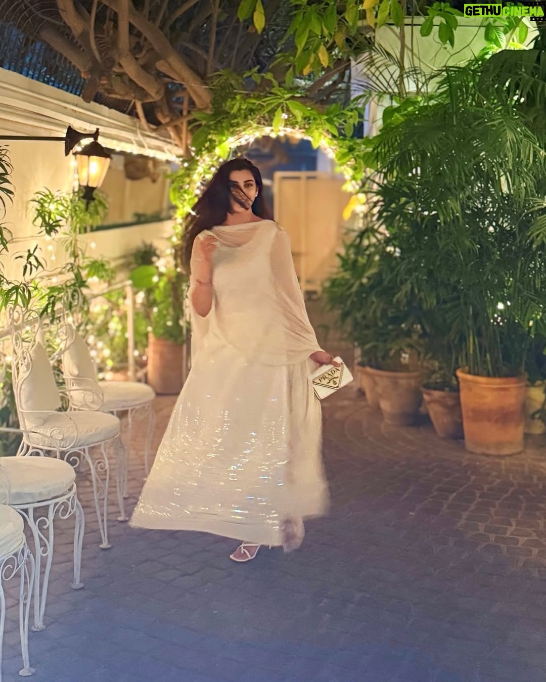 Nazish Jahangir - 48.5K Likes - Channeling my inner param Sundri 🫠💫
#nazishjahangir #white #blessed #noevileyesplease #march