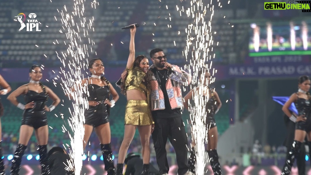 Neeti Mohan - 399.5K Likes - 𝗖𝗿𝗶𝗰𝗸𝗲𝘁, 𝗠𝘂𝘀𝗶𝗰, 𝗖𝗼𝗻𝗻𝗲𝗰𝘁 & 𝗠𝗼𝗿𝗲 🏏 🎵
Neeti Mohan & Siddharth Mahadevan wowed the audiences in Vizag with their performance! 👏 👏
Later, they shared how cricket has all their love! ❤️
#TATAIPL | #DCvLSG | @neetimohan18 | @siddharth.mahadevan