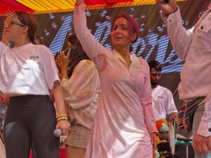 Neeti Palta Instagram - #holivibes #happyholi 
May your Holi be of bright colour and full of joy, laughter & happiness
spread love on holi, 
Best wishes for Holi