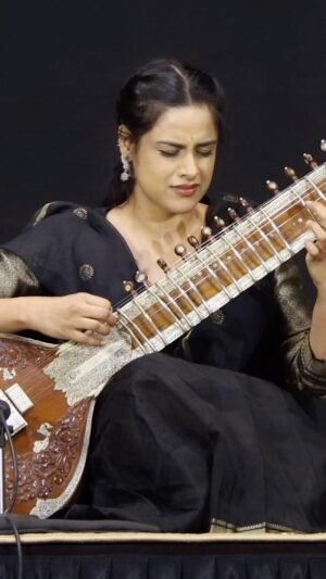 Neha Mahajan Instagram - Played Jhinjhoti yesterday. Felt really grateful for everyone who attended, who met after, who shared with me their tears, their love, their feelings and feedback. Felt encouraged to walk this path and continue my journey into the never ending depths of music. 
Have uploaded the full video on my YouTube channel.
#nehasitar