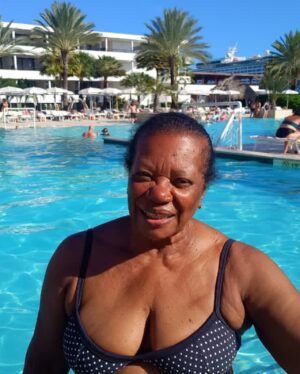 Neusa Borges Instagram - Aí, #curaçau estou simplesmente encantada com sua beleza. Um pouco de praia e de piscina nesse lugar paradisíaco. Obrigada meu amigo @profcarlossoares por vir comigo nessa viagem.

#neusaborges 
#férias
