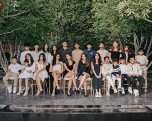 Nia Ramadhani Instagram - F.A.M.I.L.Y
Last slide TERLENGKAP👏👏 
2nd-3rd-4th Generation of this Family❤️
•
•
Alhamdulillah