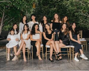 Nia Ramadhani Instagram - F.A.M.I.L.Y
Last slide TERLENGKAP👏👏 
2nd-3rd-4th Generation of this Family❤️
•
•
Alhamdulillah