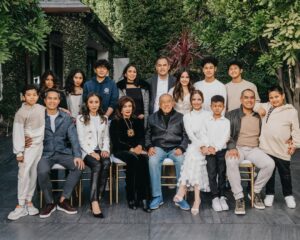 Nia Ramadhani Instagram - F.A.M.I.L.Y
Last slide TERLENGKAP👏👏 
2nd-3rd-4th Generation of this Family❤️
•
•
Alhamdulillah