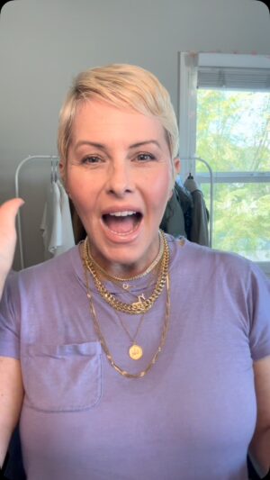 Nicole Eggert Instagram - Can we please open this dialogue?? !! Mastectomy VS Double Mastectomy Let me hear your story and your experience. I have big decisions to make and hearing from my 🎀 community is always so insightful ! #mastectomy #breastcancer #breastcancerawareness #feelyourselfup