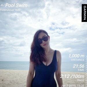 Nicole Theriault Instagram - First km in 2025...🩵🏊‍♂️
#swim #goals #health #lifestyle