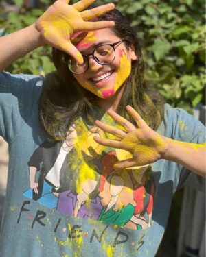 Nidhi Narwal Instagram - Slide 1,2,3 : behen ke saath kheli holi
Slide 4,5,6 : bhai ke saath kheli holi

Hope you all had a happy holi 💕✨