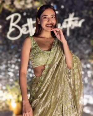 Nikeet Dhillon Instagram - BINDAAS 😎

Last slide is my LOVE 😍♥️

Outfit @simrandhillon.designs 
MUA @adornedbyzeena