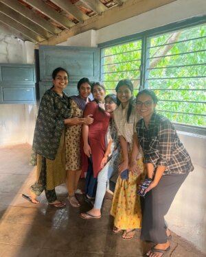 Nikhila Sankar Instagram - BTS from the sets of #suzhal2 🤍🫂

Some beautiful memories that I have been holding back from posting for the last 1 year and I'm overwhelmed as the time has now come to show the world all these beautiful moments which I'll always cherish throughout my life.. 
Beautiful friendships. New work experience with @wallwatcherfilms 
My stunt double ⏩ 
Loved watching @manjimamohan , Our Nagamma on screen and in person! 🫂🤍 

Thank you so much for making me a part of this. I'll always and always he grateful 🙏 🤍

@pushkar.gayatri @primevideoin @wallwatcherfilms
@kathir_l @aishwaryarajessh 
@brammaofficial @sarjun_km @samcsmusic 
@lal_director @actorsaravanan @manjimamohan @gourigkofficial @samyukthaviswanathan @monisha.blessy @rinibot  @shri__sha
@abhiramibose @nikhila_sankar_ @kalaivanibhaskar
@officially_ashwini @chandiniofficial @moulistic
@abrahamjoseph001 @editorrichardkevin.a 
@arunvenjaramoodu00 @gowthamselvarajoffl @guha812 @srikrish_choreographer @subhaskaar
@okvijay @dineshsubbarayan @dhilipsubbarayan @cinema_scopes @kanishprabhu @chakkaravarthy_n @anand.ramachandran11 #Prabhakaran @anthony.daasan @kapilkapilanmusic  @singer_diwakar @viveka_lyricist