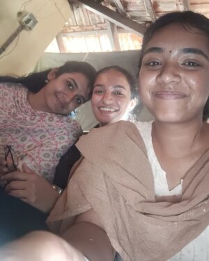 Nikhila Sankar Instagram - BTS from the sets of #suzhal2 🤍🫂

Some beautiful memories that I have been holding back from posting for the last 1 year and I'm overwhelmed as the time has now come to show the world all these beautiful moments which I'll always cherish throughout my life.. 
Beautiful friendships. New work experience with @wallwatcherfilms 
My stunt double ⏩ 
Loved watching @manjimamohan , Our Nagamma on screen and in person! 🫂🤍 

Thank you so much for making me a part of this. I'll always and always he grateful 🙏 🤍

@pushkar.gayatri @primevideoin @wallwatcherfilms
@kathir_l @aishwaryarajessh 
@brammaofficial @sarjun_km @samcsmusic 
@lal_director @actorsaravanan @manjimamohan @gourigkofficial @samyukthaviswanathan @monisha.blessy @rinibot  @shri__sha
@abhiramibose @nikhila_sankar_ @kalaivanibhaskar
@officially_ashwini @chandiniofficial @moulistic
@abrahamjoseph001 @editorrichardkevin.a 
@arunvenjaramoodu00 @gowthamselvarajoffl @guha812 @srikrish_choreographer @subhaskaar
@okvijay @dineshsubbarayan @dhilipsubbarayan @cinema_scopes @kanishprabhu @chakkaravarthy_n @anand.ramachandran11 #Prabhakaran @anthony.daasan @kapilkapilanmusic  @singer_diwakar @viveka_lyricist