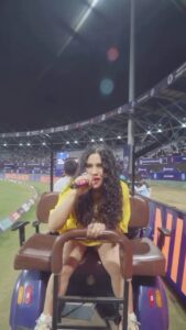 Actress Nikhita Gandhi HD Photos and Wallpapers April 2025