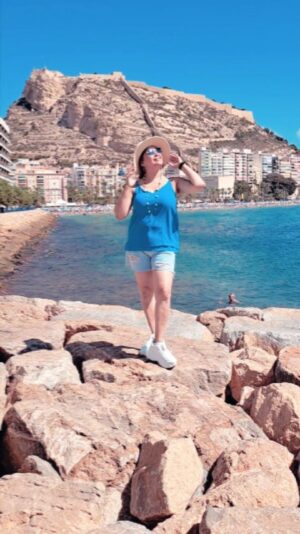 Niki Aneja Walia Instagram - I have always felt this connection with the sea 💙 The waves always help me get back to me 💙

#nikianejawalia
#nikiwalia #sea #grateful #love