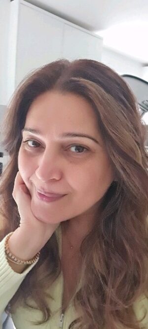 Niki Aneja Walia Instagram - Am I the only one? 😕