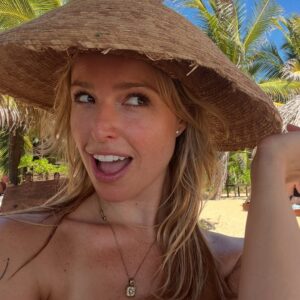 Nikki King Instagram - 🥥 🌴 🌊 ☀️