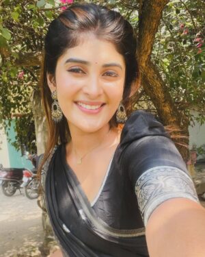 Nimeshika Radhakrishnan Instagram - 🖤🖤💫💫💎💎
.
.
.