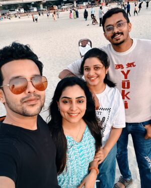 Nimmy Arun Gopan Instagram - Beach girl forever! ♾️ 🌅

A calm and fulfilling weekend well spent ✨

@arungopanlive @babyaaryan_ @nivi_tha.kalyani ❤️