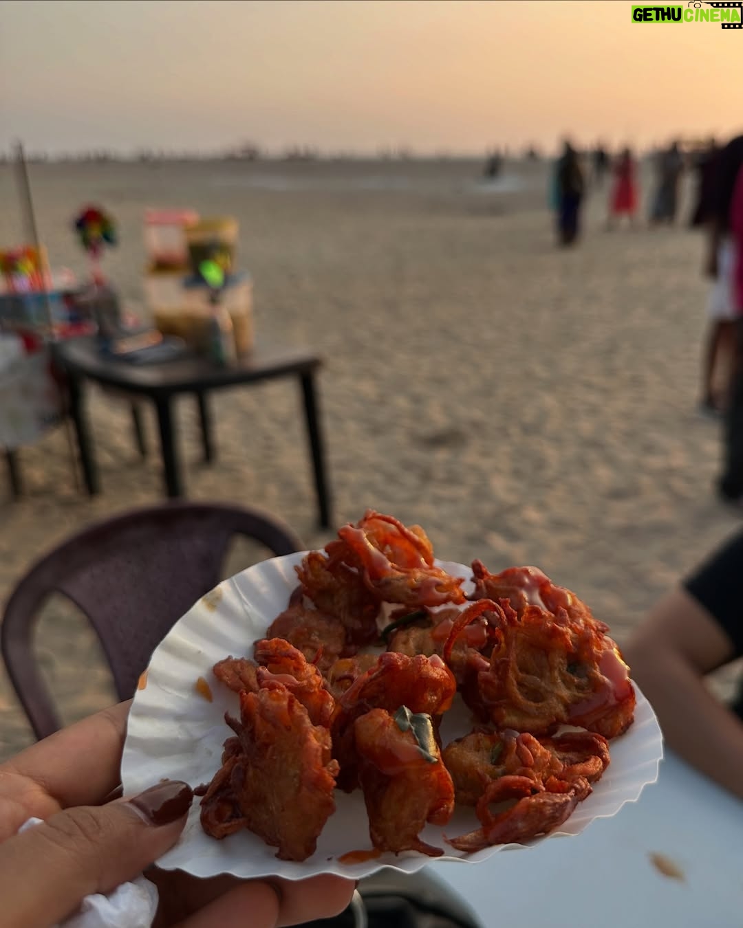 Nimmy Arun Gopan - 5.4K Likes - Beach girl forever! ♾️ 🌅
A calm and fulfilling weekend well spent ✨
@arungopanlive @babyaaryan_ @nivi_tha.kalyani ❤️