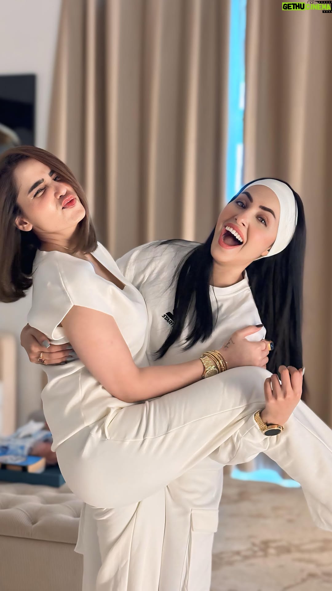 Nimra Khan - 45K Likes - 🤍🤍
#dubai #together