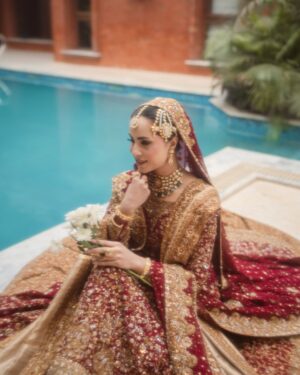 Nimra Khan Instagram - Nimra. ✨❤️

Makeup campaign for @nora_e_beauty_salon 🕊️ 
Dress by : @shakeelsbyzeeshandanish 
Jewellery by @zevargram 
Styling/Reel by @harry_events_and_pr @harry_majid_mughal 
@ayeshaijazphotography