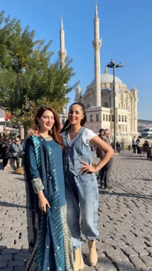 Nimra Khan Instagram - @go__istanbul @goturkiye 🇹🇷

#gotürkiye #goistanbul
