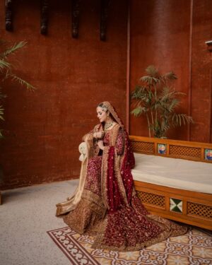 Nimra Khan Instagram - Nimra. ✨❤️

Makeup campaign for @nora_e_beauty_salon 🕊️ 
Dress by : @shakeelsbyzeeshandanish 
Jewellery by @zevargram 
Styling/Reel by @harry_events_and_pr @harry_majid_mughal 
@ayeshaijazphotography