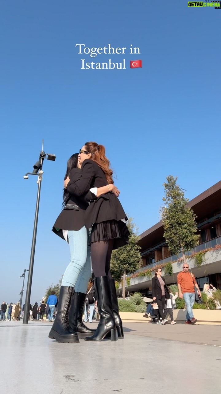 Nimra Khan - 22.3K Likes - Finally we made it
@go__istanbul @goturkiye 🇹🇷
#gotürkiye #goi̇stanbul