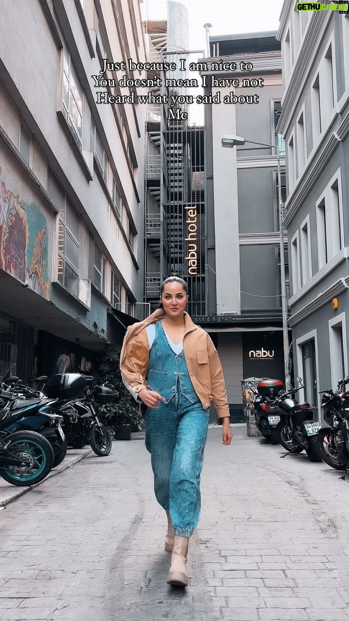 Nimra Khan - 15.9K Likes - Agreed?
👢 @shoewalker.pk