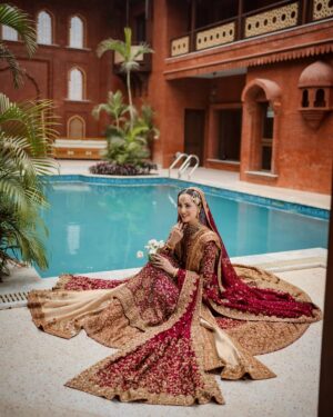 Nimra Khan Instagram - Nimra. ✨❤️

Makeup campaign for @nora_e_beauty_salon 🕊️ 
Dress by : @shakeelsbyzeeshandanish 
Jewellery by @zevargram 
Styling/Reel by @harry_events_and_pr @harry_majid_mughal 
@ayeshaijazphotography