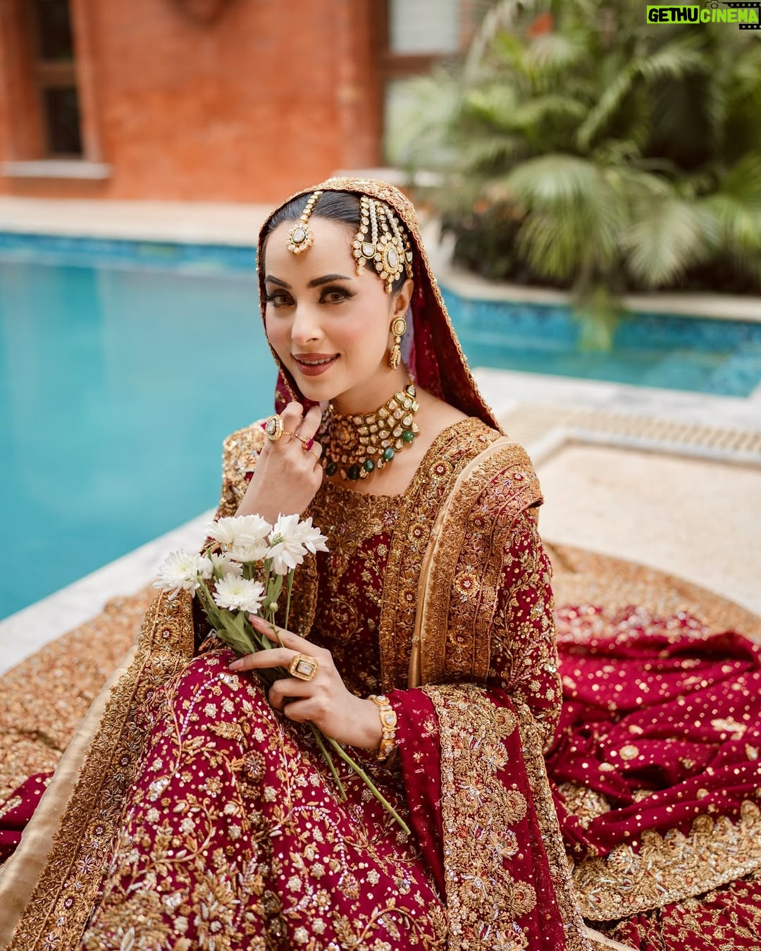 Nimra Khan - 21.2K Likes - Nimra. ✨❤️
Makeup campaign for @nora_e_beauty_salon 🕊️
Dress by : @shakeelsbyzeeshandanish
Jewellery by @zevargram
Styling/Reel by @harry_events_and_pr @harry_majid_mughal
@ayeshaijazphotography