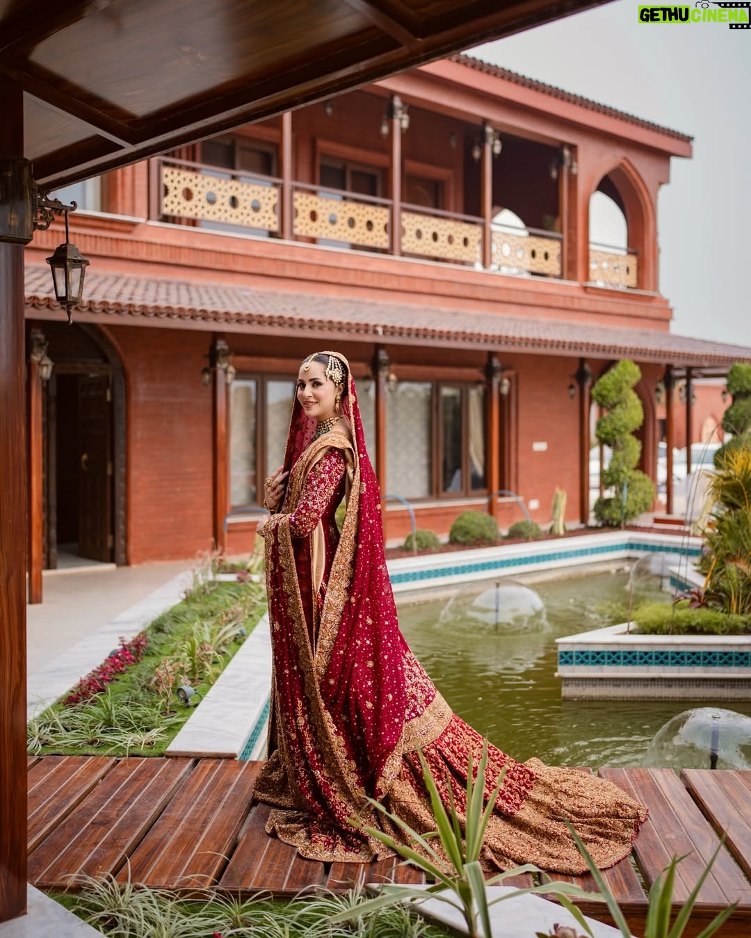 Nimra Khan - 21.2K Likes - Nimra. ✨❤️
Makeup campaign for @nora_e_beauty_salon 🕊️
Dress by : @shakeelsbyzeeshandanish
Jewellery by @zevargram
Styling/Reel by @harry_events_and_pr @harry_majid_mughal
@ayeshaijazphotography