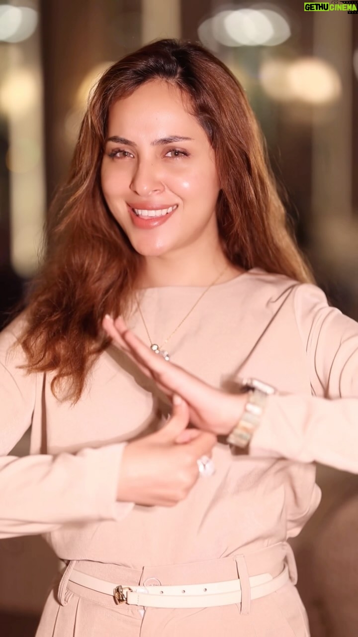 Nimra Khan - 36.3K Likes - @naylahofficial transformed me into such a beautiful red barat muse in this stunning outfit from @kehkeshanz✨
I’ve got to say that this is one of the best looks that I’ve gotten done on me. Loved this bridal look on me after ages. Didn’t even feel like anything was on me, felt like myself so much so that I didn’t take the makeup off even after the shoot you guys it was that outstanding MA ♥️
Was a true pleasure working with Nayla H. 🫶🏻
Makeup/hair @naylahofficial
Outfit @kehkeshanz
Jewellery @hanifjewellers
Styling/coordination @stylebyhassan @hassanabdullahofficial bro 🫶🏻
Video @zishan_shabbir_photography
#naylahofficial #bridesbynaylah #nimrakhan #kehkeshanz #bridal #shoot #makeup #fyp #reels #viral #insta #trending #styledbyhassanabdullah
