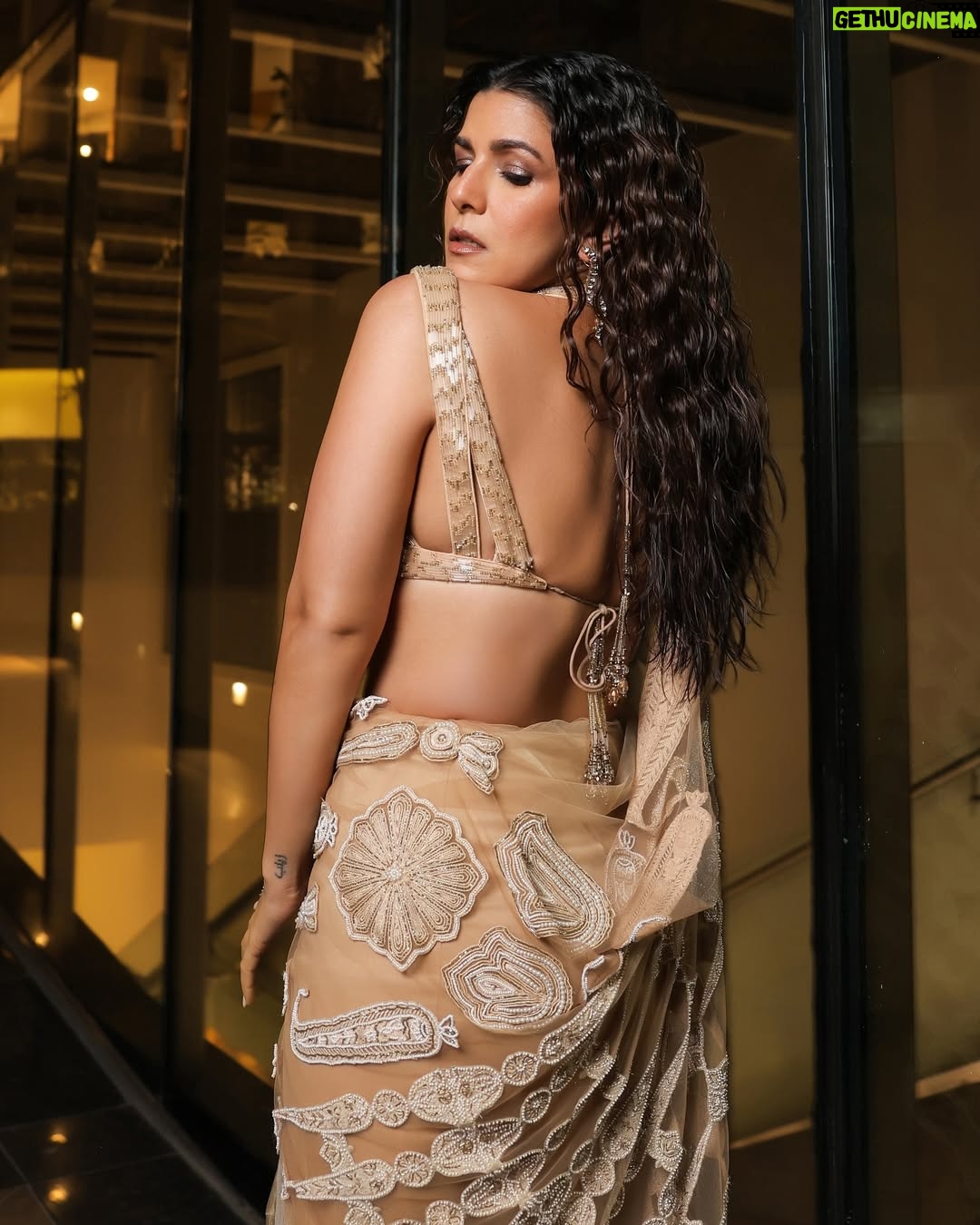 Nimrat Kaur - 46.8K Likes - Golden night! @iifa ✨🖤
Hair and makeup by: @shraddhamishra8
Styling: @namitaalexander assisted by @kudratanand
Photos by: @siddharthpruthiphotography & @shekhawatprahalad
Outfit: @abhisheksharmastudio
Earrings: @kalajeejewellery
Rings: @kalajeejewellery @shreejeejaipur