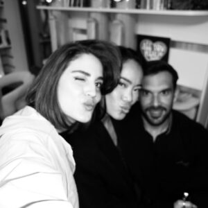 Nona Sobo Instagram - Más allá de la celebración, más allá de los regalos y las felicitaciones, este día me da la oportunidad de reflexionar sobre lo que realmente importa. Y lo que importa, sin duda, es la gente que me ha acompañado en este camino, la gente que me apoya, me cuida y me levanta cuando más lo necesito. La gente que, aunque no siempre lo diga, está allí, en los detalles más simples: en un mensaje, en un gesto, en una mirada. Esos pequeños momentos que hacen que todo lo demás cobre sentido.

Me siento profundamente agradecida por quienes han estado a mi lado, quienes han creído en mí incluso cuando yo no lo hacía. 
Aquellos que me aceptan tal y como soy, con mis luces y sombras, con mis aciertos y errores. Son ustedes quienes hacen que todo valga la pena.

Y hoy, con toda mi alma, quiero darles las gracias. Gracias por su cariño, por su paciencia, por su tiempo, por ser ustedes mismos. Gracias por ser parte de mi vida. 🤍🫶🏽