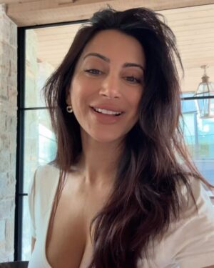 Noureen DeWulf Instagram - Another year around the sun ☀️✨ Grateful for the lessons that continue to teach me resilience, grateful for laughter with my girlfriends, for my family, and allllll the looooove baby, all of it 
Thank you God for everything 🙏🏽 off to get a facial then a meditation class later 😂