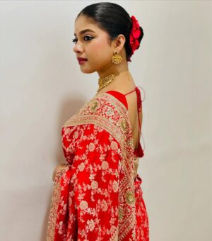 Oindrila Bose Instagram - বিয়েবাড়ী🌼🌝

HMU @make_up_artist_babanislam 
Styled by @subrata_stylist

#indianbigfatwedding #saree #fun #love #hope #explore #explorepage