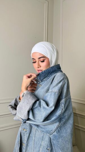 Olla Ramlan Instagram - “Don’t be afraid to be a little extra. Extra is how legends are made.” 

Make Up - @arie_khayz 🔥

#olramstyle