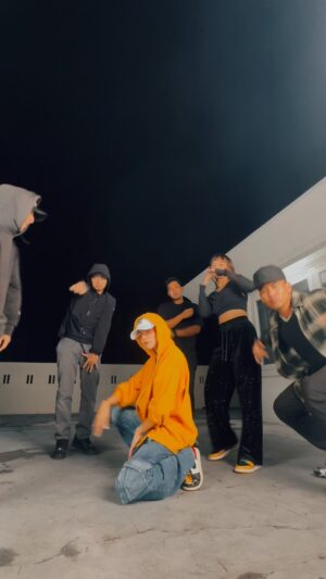 Olla Ramlan Instagram - “Life isn’t about waiting for the storm to pass, it’s about learning to dance in the rain.”

Let’s go… again…🔥 ORS 

@apetsz361 @jazzydonvitto @adi_metz @haditio_rangga @jessicasicillia 

#olramstyle