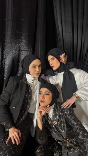 Olla Ramlan Instagram - Someone got too emotional 😂 three of us wearin @vivizubedi @mrsvivi 🖤
Which one are you? 🙋🏻‍♀️