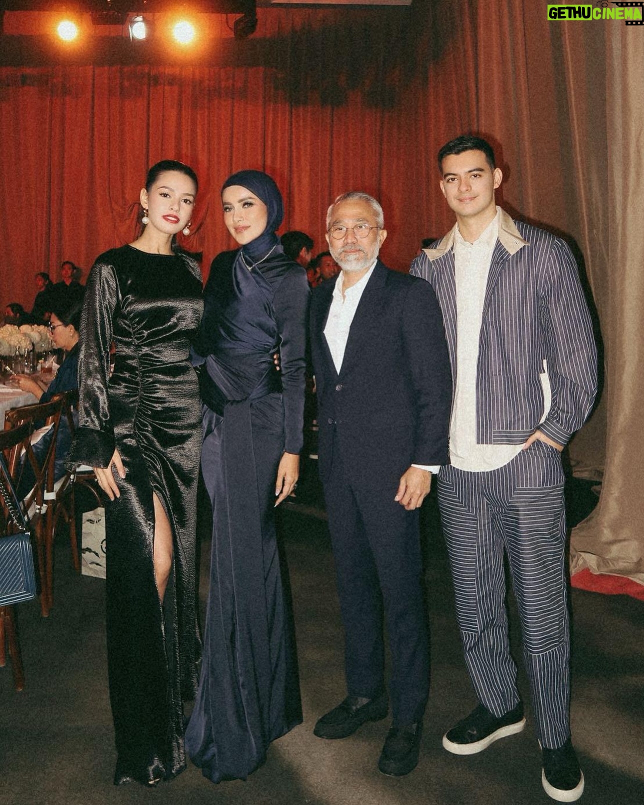 Olla Ramlan - 3 Likes - Attending For @armanibeauty 🔥
DRESS - @julianto.official
MAKE UP - @aulia_neosevituri
NECKLACE - @adellejewellery
#olramstyle