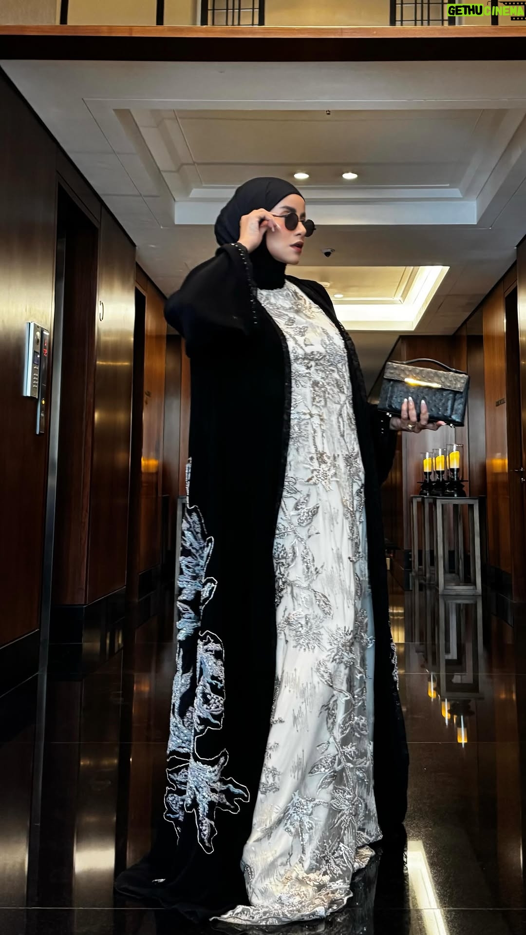 Olla Ramlan - 3 Likes - BEAUTIFUL ROYAL ABAYA - @savi.indonesia 🔥
#olramstyle