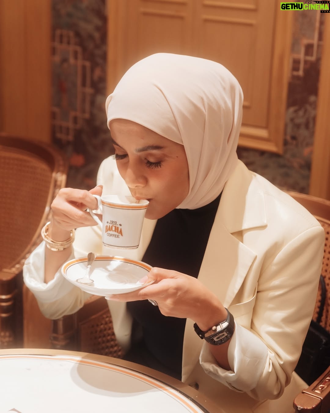 Olla Ramlan - 22.4K Likes - “Eat together, for shared meals bring even further blessings.” ✨🌙
Beberapa cuplikan sesi Iftar seru bersama my beloved ones, @cintaramlanunes @jomi.nunes @brotheralle minggu lalu di @bachacoffeeid Plaza Senayan! 🥰 ️
Selain si Chicken Supreme di Ramadan Set Menu serta beragram Hampers yang bisa custom, kata aku sih limited-edition Lychee, Raspberry & Rose Croissant mereka Midnight Sun Decaffeinated Coffee ditambah Chantilly cream & Tahiti vanilla = numero uno deh untuk buka puasa bareng orang-orang tersayang 🧡
#bachacoffee #bachacoffeeid