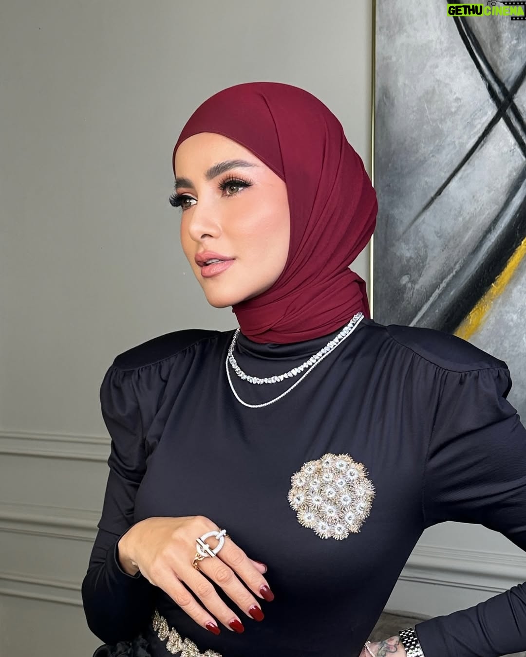 Olla Ramlan - 3.6K Likes - Strong, confident, and unapologetically independent—building my own path, one step at a time.
@ollaramlan for @guerlain ✨
Makeup @ariekhayzmakeup
Outfit @vickymarcia
#Ariekhayzmakeup #OLLARAMLAN