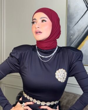 Olla Ramlan Instagram - Strong, confident, and unapologetically independent—building my own path, one step at a time. 

@ollaramlan for @guerlain ✨
Makeup @ariekhayzmakeup 
Outfit @vickymarcia 

#Ariekhayzmakeup #OLLARAMLAN
