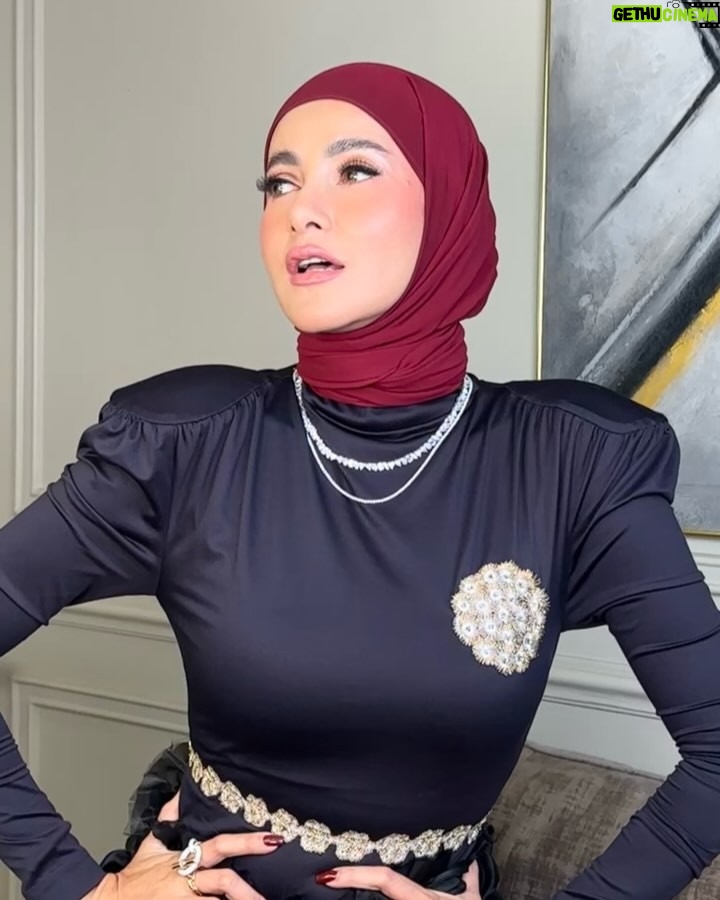 Olla Ramlan - 3.6K Likes - Strong, confident, and unapologetically independent—building my own path, one step at a time.
@ollaramlan for @guerlain ✨
Makeup @ariekhayzmakeup
Outfit @vickymarcia
#Ariekhayzmakeup #OLLARAMLAN