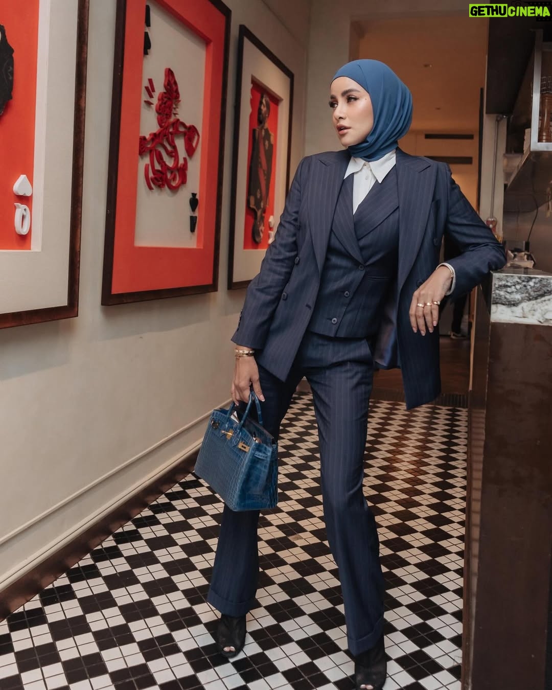 Olla Ramlan - 3 Likes - “A soul that stays, through every storm, every silence, and every unspoken word—that is the kind of presence that defines true friendship.”
Thank you all. ♥️OR
#olramstyle
#olramdiary
