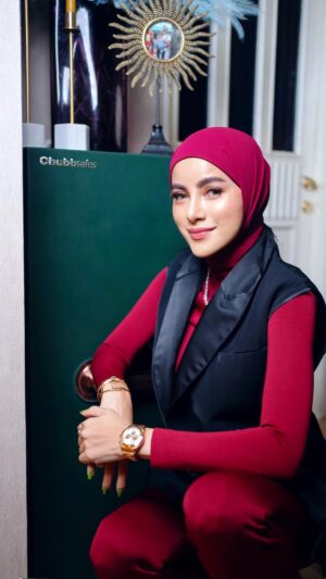 Olla Ramlan Instagram - Di umur berapa kalian tahu kalau koleksi jam tangan itu gak boleh sembarangan disimpan?

Sebagai orang yang mengoleksi jam tangan automatic, aku pun baru tahu kalau ternyata jam tangan automatic gakbisa hanya kita simpan di laci biasa.

Untungnya, aku punya brankas luxury REGAL dari @chubbsafesid yang sudah dilengkapi dengan 3 automatic watch winder.
Selain watch winder, rupanya brankas ini juga sudah dilengkapi dengan internal fittings untuk menyimpan perhiasanku!

Gak hanya itu, brankas Chubbsafes REGAL juga sudah terjamin keamanannya. Dengan kunci digital standar Eropa, aku pun gak perlu khawatir ninggalin barang berhargaku disini..🔥

Thank you,
@chubbsafesid
@hobijamofficial