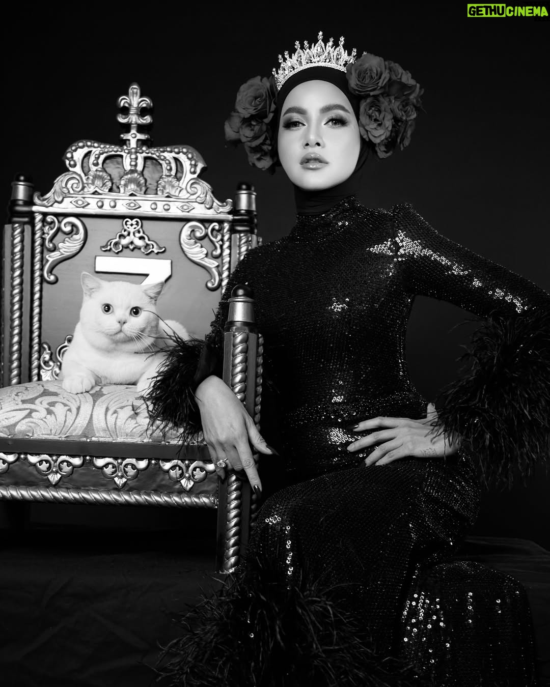Olla Ramlan - 3 Likes - “OLLARAMLAN is the epitome of royalty in our majestic realm where elegance meets grace. Surrounded by her loyal feline companions from our @zowzow.royalmansion, she reigns supreme with captivating beauty and unwavering poise, a true queen ruling over her enchanting domain” -ZowZow Mansion
“OLLARAMLAN adalah lambang kesempurnaan kerajaan, di mana keanggunan dan keindahan bersatu. Ditemani oleh kucing-kucing megah dari @zowzow.royalmansion, dia berkuasa dengan kecantikan yang mempesona dan ketenangan yang tak tergoyahkan, seorang ratu sejati yang memerintah di domainnya.” - ZowZow Mansion
#olramstyle