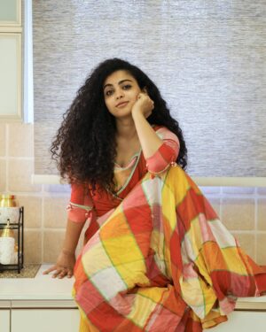 Padeni Kumar Instagram - Caption illa ponga 😅
.
📸 @vishal_ravichandran_ @shadow_lightphotography 
.
#love #attitude #fun #food #passion #comedy #curly
