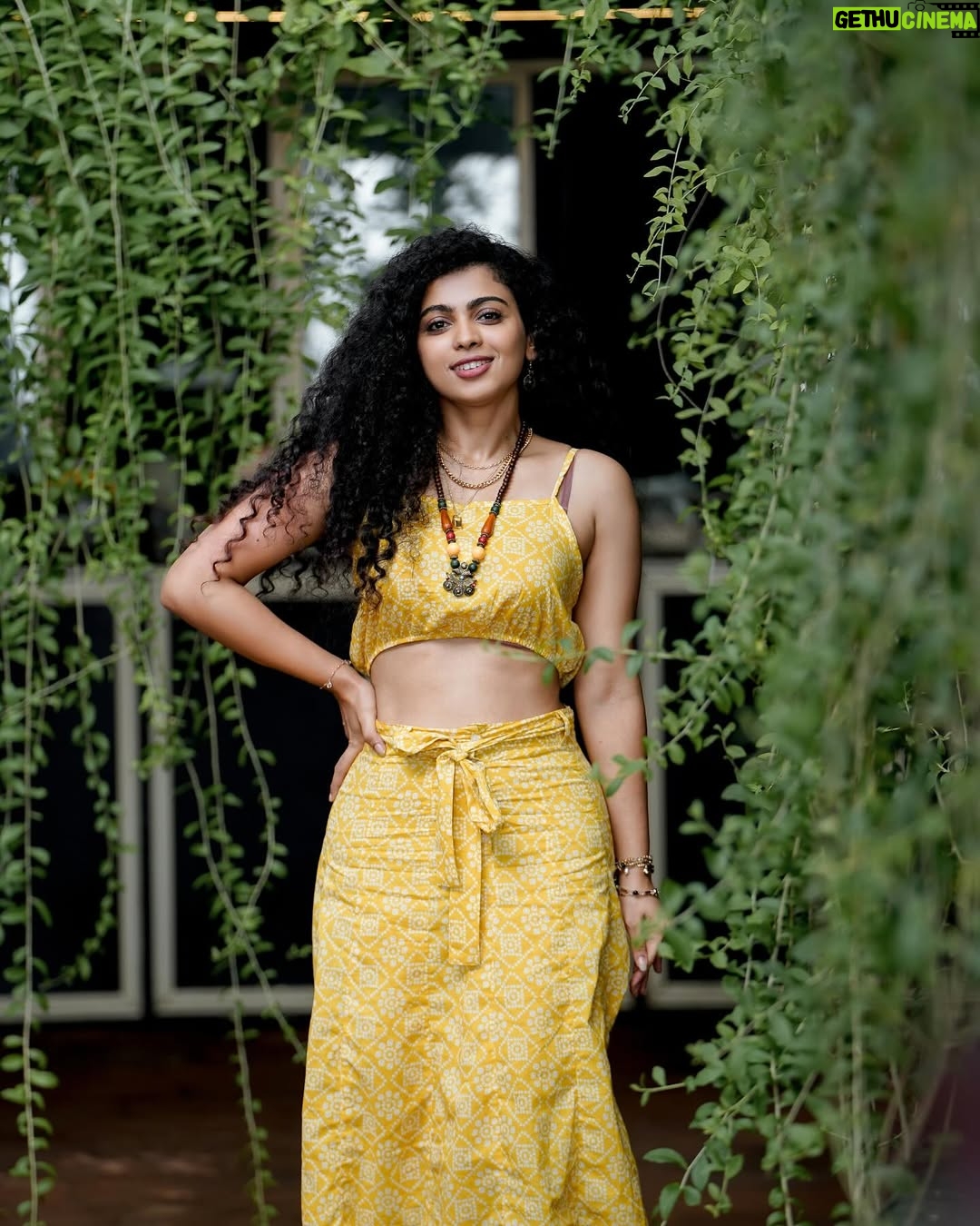 Padeni Kumar - 42.4K Likes - Meet “PAARU” from “Vera Maari trip”❤️😉😬😜
.
#love #yellow #passion #vibe #trip #entertainment #fun #curly
Have you guys watched “Vera Maari Trip” ?