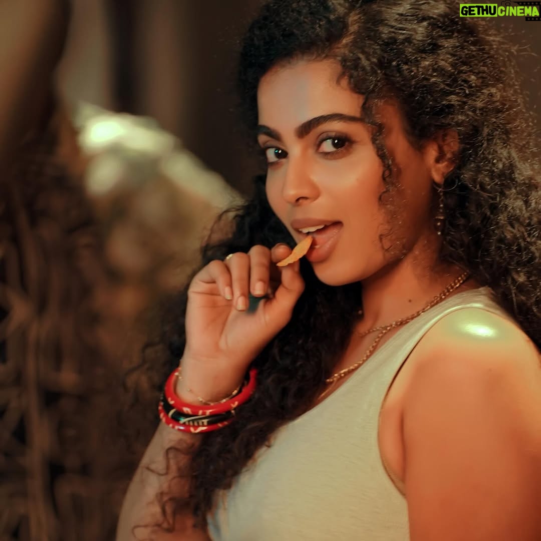 Padeni Kumar - 33.5K Likes - “Paaru”❤️
Did you guys watch “Vera Maari trip” ? If not then hurry and watch paaru✨ @ahatamil
SKIRT courtesy: @swaras_designs @ramyasekar_stylist